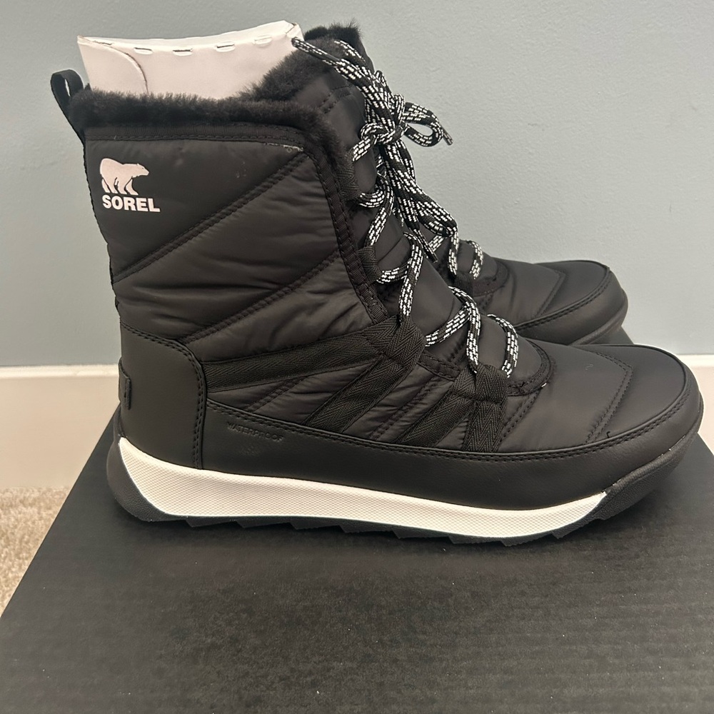 Sorel Whitney II Short Lace Up WP boot size: 9.5
